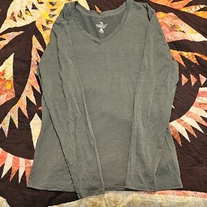 Seg'ments Dark Gray V-Neck Merino Wool Top
